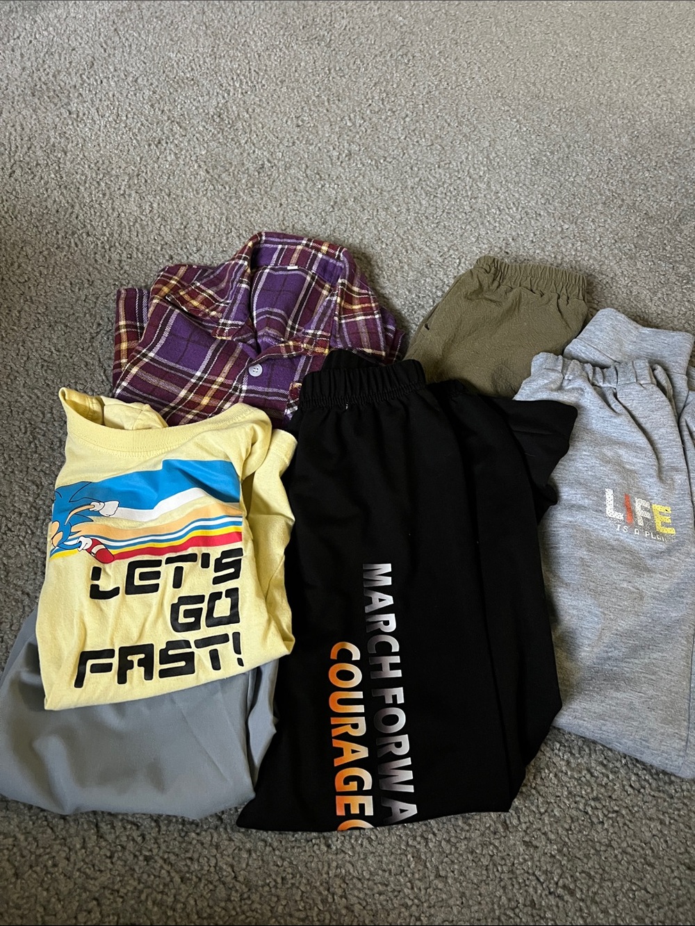 Boys shirt , sweatpants and shirts size (120) 5/6 Read description